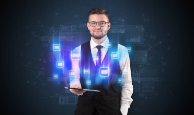E-posta kavramı ile işadamı ve tablet