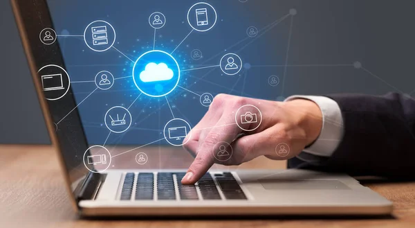 Hand typing with cloud technology system concept — Stock Photo, Image