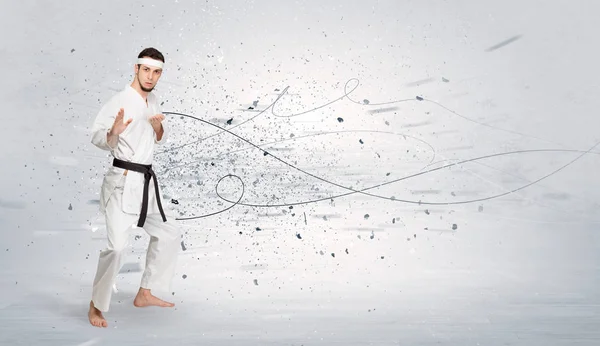 Karate man Robienie sztuczek karate z koncepcji chaotycznej — Zdjęcie stockowe