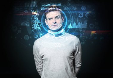 Koyu arka plan, yüz tanıma kavramı üzerinde genç adam