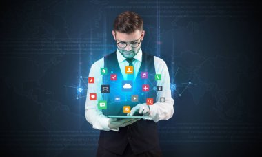 Tablet ve uygulama ile genç işadamı