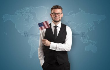 Adam bayrağı ve harita arka plan ile ayakta