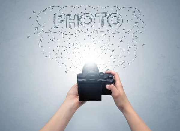 Hand fotosessie met bericht cloud concept — Stockfoto