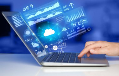 Raporlar ve grafikler kavramı yükleme ile dizüstü kullanarak ele