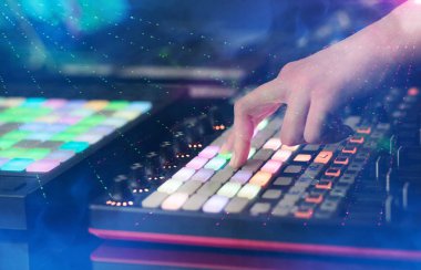 partinin kulüp renkler ile MIDI denetleyicisi müzik karıştırma