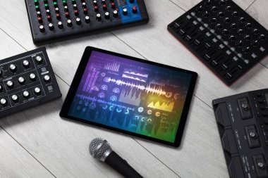 Elektronik müzik aletleri ve tablet raporları kavramı ile