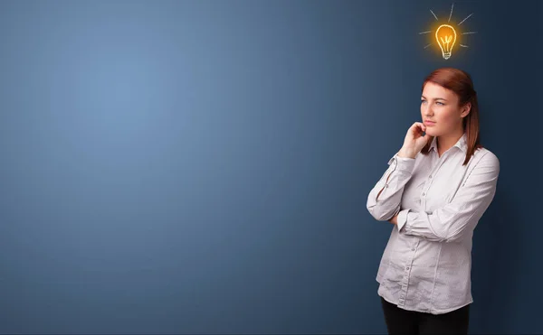 Joven estudiante buscando una nueva idea —  Fotos de Stock