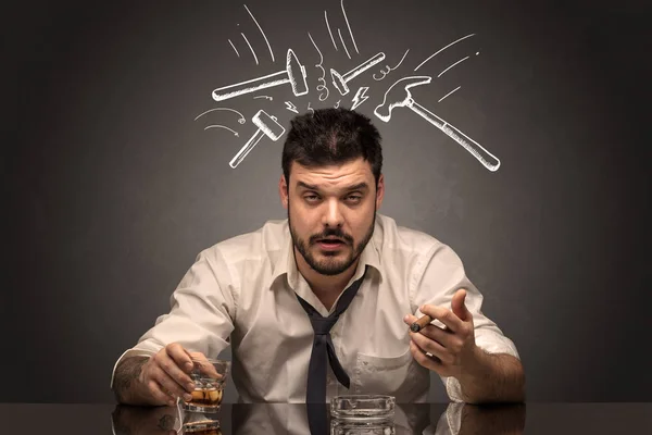 Borracho decepcionado hombre con concepto de resaca — Foto de Stock