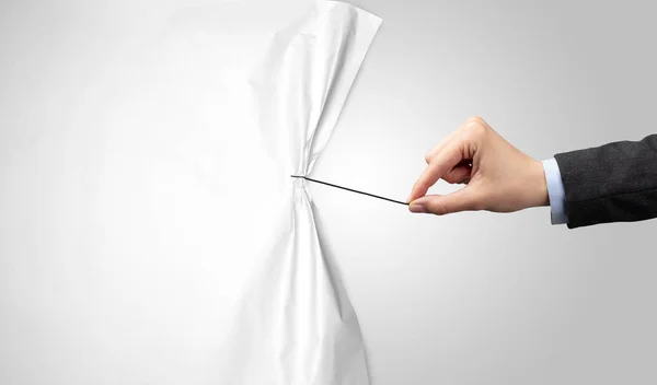 Mão puxando cortina de papel branco — Fotografia de Stock