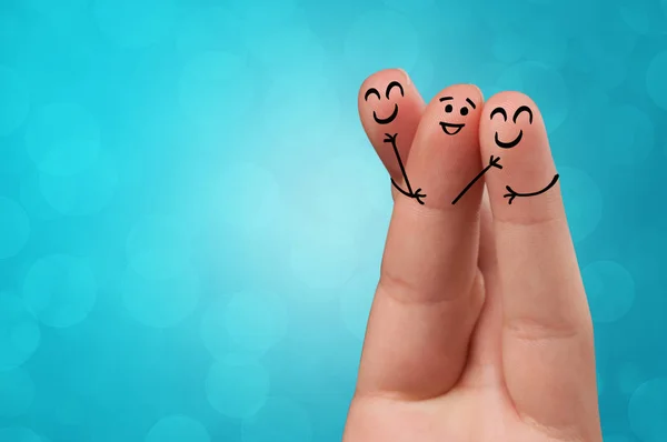 Mutlu küçük gülümseyen ve birlikte asılı parmak — Stok fotoğraf