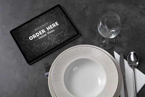 Online order concept with tableware — Stock Photo, Image