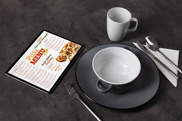 Online pizza menu with tableware concept — Stock Photo, Image