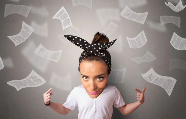 Big head on small body with flying documents — Stock Photo, Image