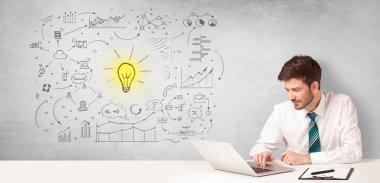 Yeni fikir konsepti ile iş adamı