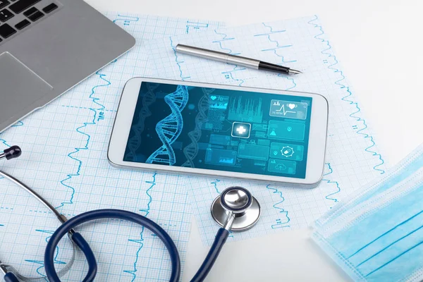 Conceito de biotecnologia com dispositivos de tecnologia médica — Fotografia de Stock