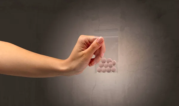 Dare farmaci in sacchetto di plastica — Foto Stock