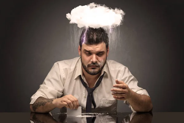 Borracho decepcionado hombre con tiempo difícil, concepto nublado —  Fotos de Stock