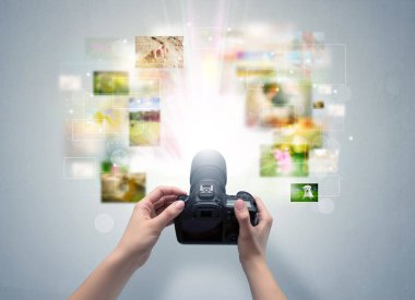 El yaşam olayları digital fotoğraf makinesi ile yakalar.