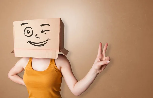 Young woman with happy cardboard box face — Stock Photo, Image