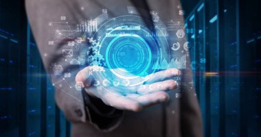 Adam holding konsantrik hologram projeksiyon 