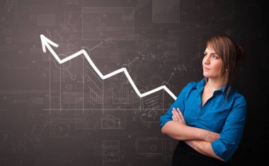 Artan grafik kavramı ile duran kişi