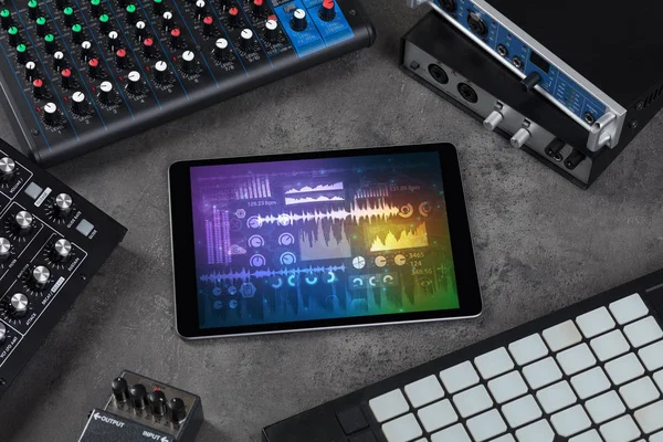 Electronic music instruments and tablet with reports concept