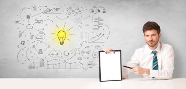 Yeni fikir konsepti ile iş adamı