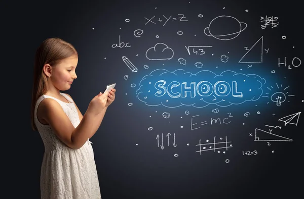 Criança usando no tablet com conceito educacional — Fotografia de Stock