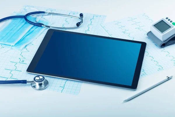 Médecine et concept de technologie moderne avec copyspace sur tablette — Photo