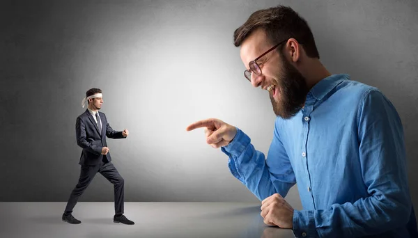 Giant man yelling at a small karate man — Stock Photo, Image