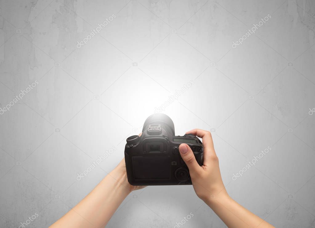 Hand photo shooting an empty grey wall