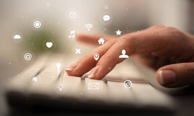 Klavye uygulama simgeleri ile yazarak el