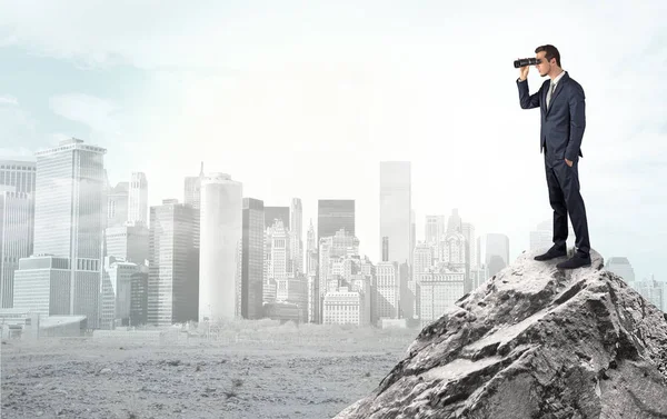 Business person looking to ruined city from distance — Stock Photo, Image