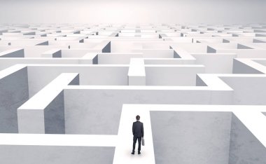 Bir labirentin ortasında küçük iş adamı