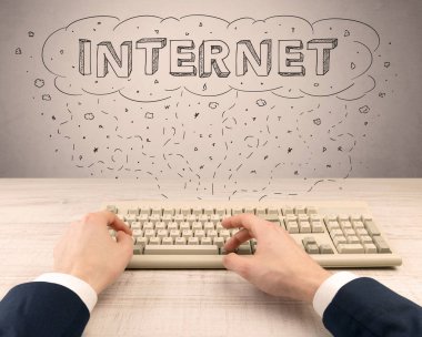 Zarif işadamı el Internet üzerinde çalışma