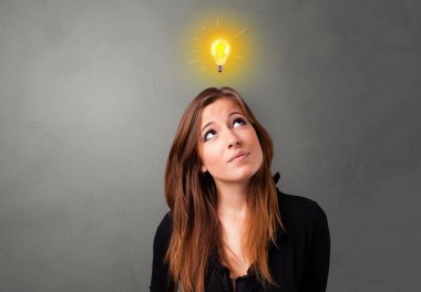 Genç öğrenci seyir için yeni fikir