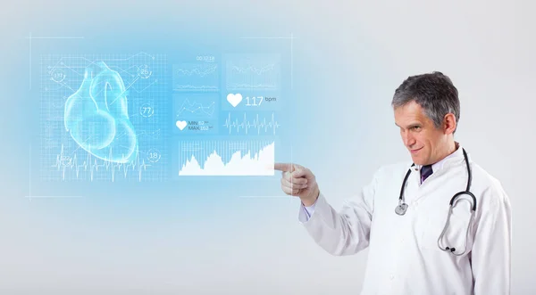 Cardiologue présentant les résultats de la recherche — Photo