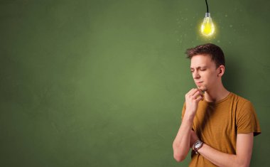Yeni fikir arayan iş adamı