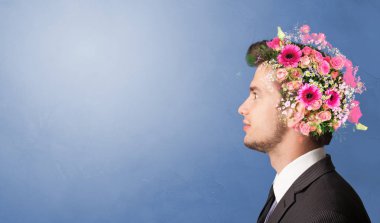 Renkli çiçekler ile çiçeklenmiş kafa 