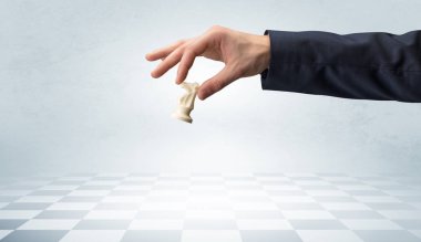 Büyük el satranç oyunu onun sonraki adım alarak