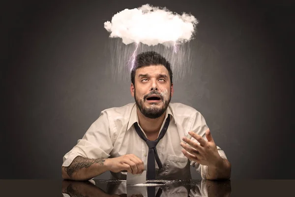 Borracho decepcionado hombre con tiempo difícil, concepto nublado — Foto de Stock