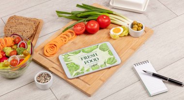 Masada taze yemek var.