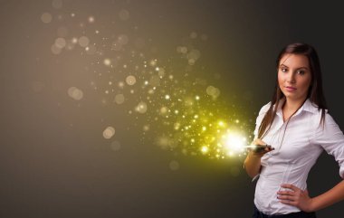 Telefon altın parlak kavramı ile kullanma