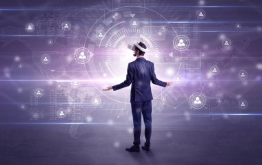 Bağlantı denetimi vj gözlüklü işadamı