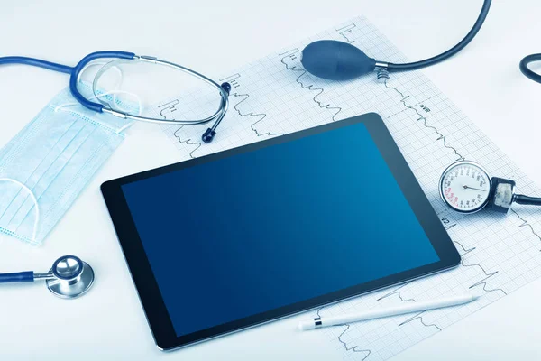 Médecine et concept de technologie moderne avec copyspace sur tablette — Photo