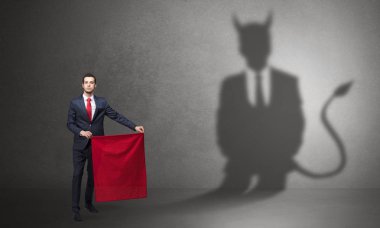 İşadamı şeytan gölge ve Boğa güreşçisi konsepti ile