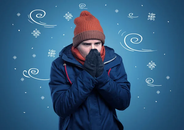 Garoto congelado com floco de neve rabiscado e conceito ventoso — Fotografia de Stock