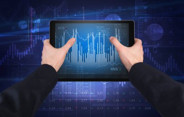 Tablet kullanma ve mali rapor kavramı kontrol el