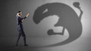 Büyük canavar gölgeli mücadele işadamı