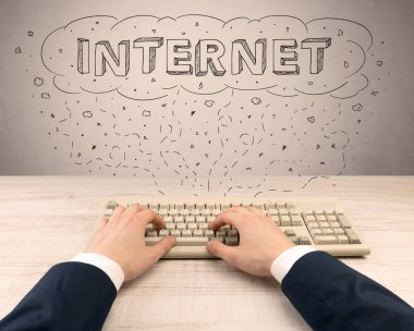 Zarif işadamı el Internet üzerinde çalışma